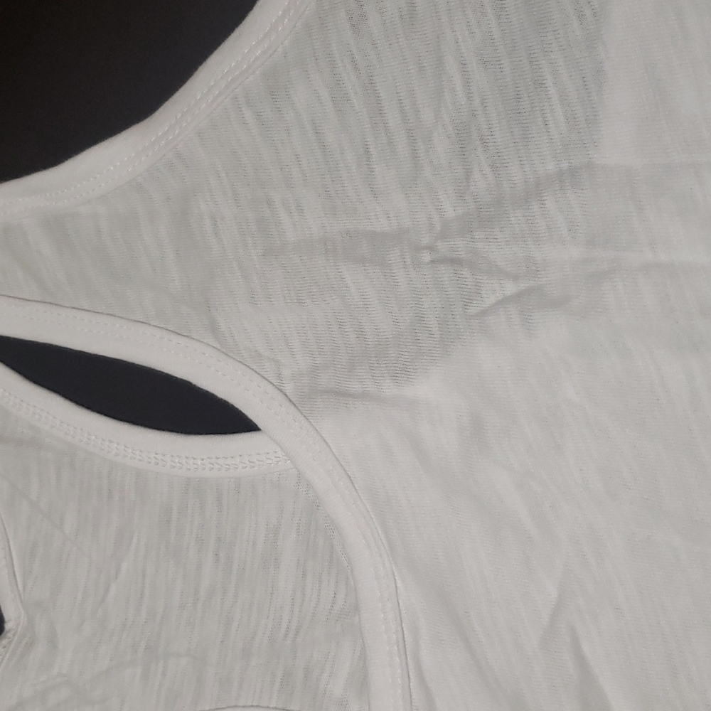 New boutique basic tank White 2x  available - Picture 14 of 16